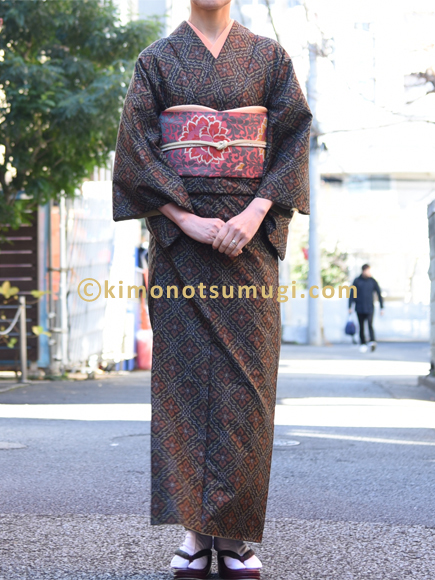 black,Kaba-iro,and dark yellowish green Ohshima tsumugi wa_007_03