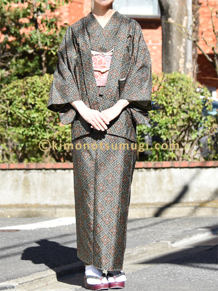 black,Kaba-iro,and dark yellowish green Ohshima tsumugi wa_007_05
