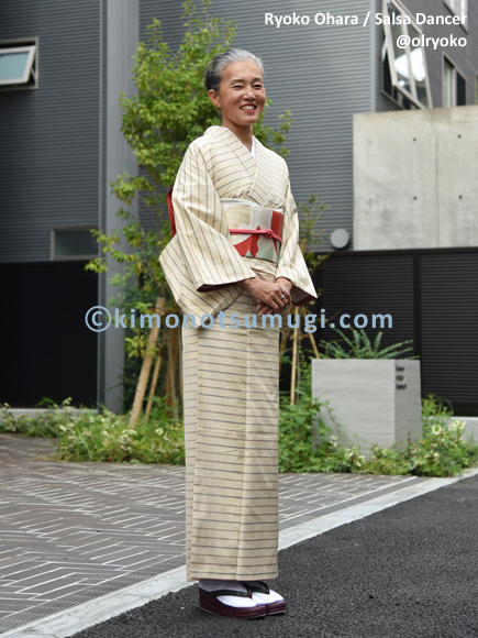 pink and blue stripes ivory tsumugi The model is Ryoko Ohara [Salsa Dancer] 